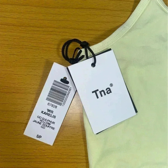 Aritzia- TNA  90's Karelis Crop Top - Picture 3 of 3